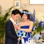 結婚式にもぴったり青いバラの花かんむり