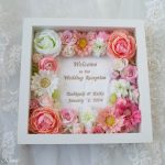結婚式お花で囲まれた刺繍のウェルカムボード３