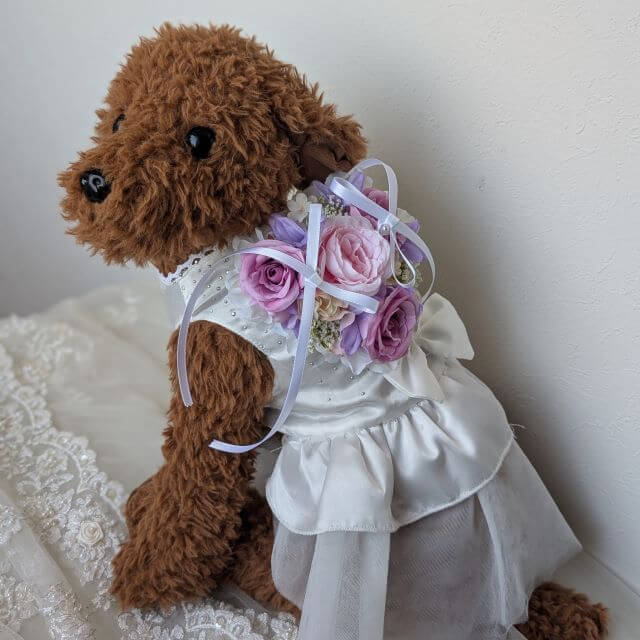 結婚式のリングドッグ用リングピロー。ピンクローズが華やかなフラワーデザイン１０