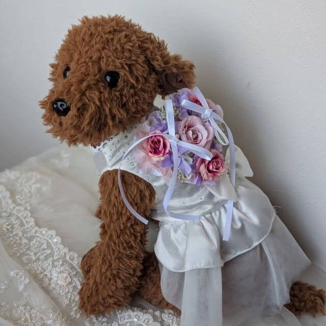 結婚式のリングドッグ用リングピロー。ピンクローズが華やかなフラワーデザイン９